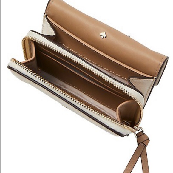 Authentic Kate Spade New York
Knott Pebbled Leather Compact Wallet - Picture 2 of 3